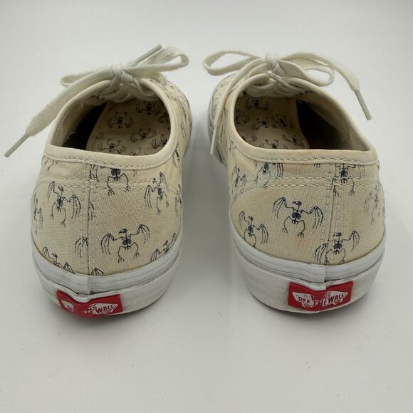 Athletic_Shoes